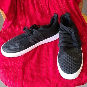 Women's tennis shoes